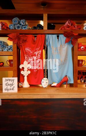 T-shirt souvenir in vendita presso il ristorante Ruby Sunshine.Franklin.Tennessee.USA Foto Stock