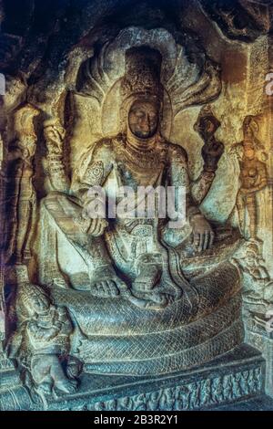 05 Mar 2020 Scultura Vishnu, Tempio Della Grotta 3, Badami, Karnataka India Foto Stock