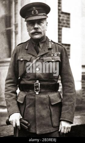 Ritratto del maresciallo Douglas Haig, 1st Earl Haig, (1861-1928), alto ufficiale dell'esercito britannico. Durante La Prima guerra mondiale, comandò la British Expeditionary Force (BEF) sul fronte occidentale dalla fine del 1915 fino alla fine della guerra. Fu comandante durante la Battaglia della Somme, la Battaglia di Arras, La Terza Battaglia di Ypres (Passchendaele), L'Offensiva della Primavera tedesca e l'Ultima Offensiva Dei Cento giorni. Foto Stock