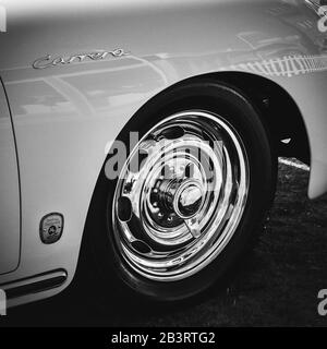 Porsche 356A Coupé Chrome Front Wheel portata a Salon Prive al Blenheim Palace nell'agosto 2018 Foto Stock