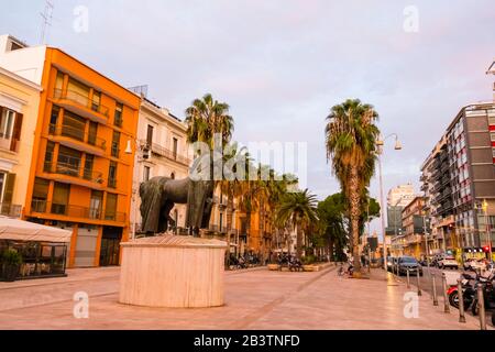 Piazza Liberta, Corso Vittorio Emanuele, Nuova Città, Bari, Puglia, Italia Foto Stock