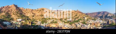 Amer skyline, vista sul forte e le colline, India, Jaipur Foto Stock