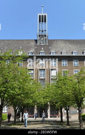 Buergeramt, Rathaus, Mathilde-Jacob-Platz, Moabit di Berlino, Deutschland / Bürgeramt Foto Stock