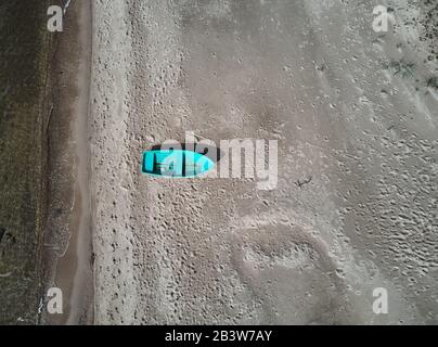 Imbarcazione da pesca blu vista dall'alto Foto Stock