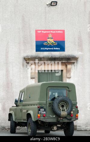 Esercito Land rover al di fuori di 212th (Highland) batteria di 105 Reggimento Royal artiglieria (volontari) al Lerwick Territorial Army Centre di Fort Charlotte. Foto Stock