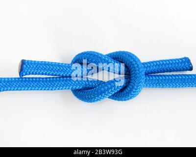 Reef Knot o Square Knot isolato su sfondo bianco Foto Stock