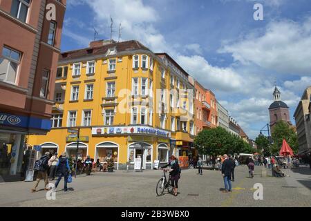 Fussgaengerzone, Carl-Schurz-Strasse, Altstadt, Spandau, Berlino, Deutschland / Fussgängerzone Foto Stock