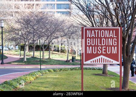 Esci di fronte al National Building Museum nel centro di Washington, D.C. Foto Stock