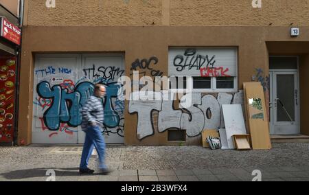 Graffiti, Yorckstrasse, Kreuzberg di Berlino, Deutschland Foto Stock