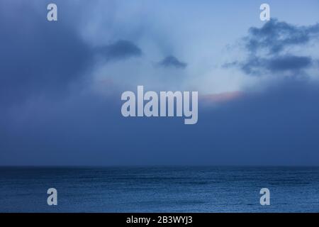 La tempesta invernale si avvicina, vista dal faro di Cape Race sulla penisola di Avalon, Terranova, Canada Foto Stock