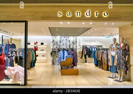 Hong KONG, CINA - CIRCA GENNAIO 2019: Ingresso al negozio Sandro nel centro commerciale Elements Foto Stock