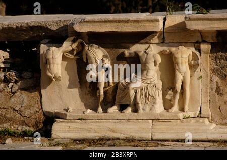 Grecia, Atene. Rilievo scenico dal Teatro di Dioniso. Età Romana. 2nd secolo a.C. Parte posteriore della fase. Rilievo raffigurante una scena dal mito di Dioniso. Foto Stock