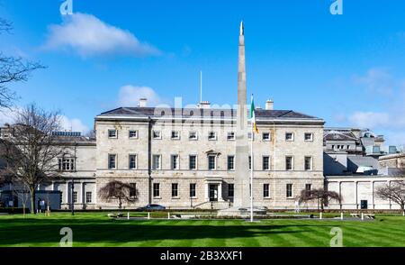 La parte posteriore della Leinster House, una volta la casa di famiglia del duca di Leinster, ora è la sede dell'Oireachtas, il parlamento d'irlanda. Foto Stock