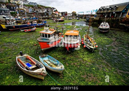 Mevagissey il cui nome in Cornovaglia è Lannvorek, è un villaggio e porto di pescatori e parrocchia civile in Cornovaglia, Inghilterra. Foto Stock