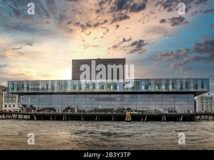 Danimarca, Copenaghen - 16 Luglio 2013: Teatro Dell'Opera Di Copenaghen - Teatro Dell'Opera Nazionale Di Danimarca Foto Stock