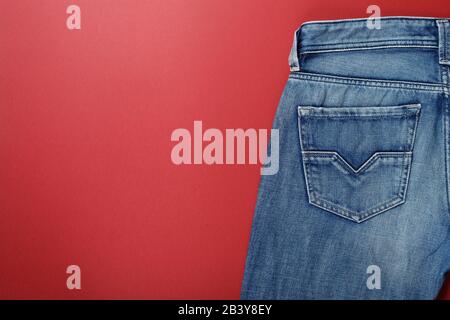 Jeans denim texture o jeans denim sfondo con vecchio strappato. Jeans denim vintage vecchio grunge. Jeans denim a trama sfumata . Foto Stock