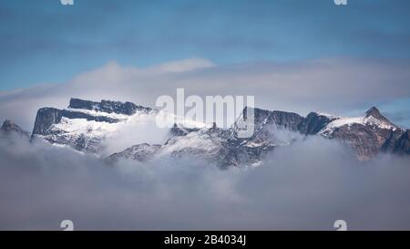 Innalzarsi al di sopra delle nuvole Foto Stock