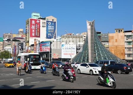 Formosa Boulevard stazione della metropolitana e crocevia, Kaohsiung City, Taiwan Foto Stock