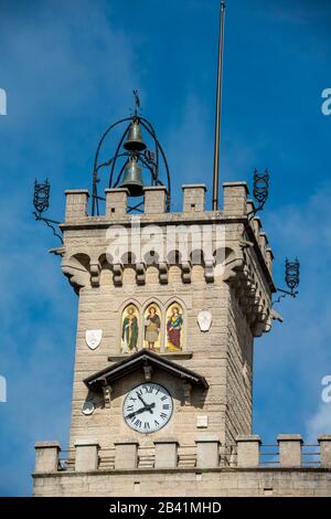 Campanile Del Palazzo Pubblico Governo, Piazza Della Liberta, Città Di San Marino, San Marino Foto Stock