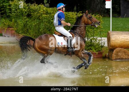 Jean Teulere (FRA) riding Espoir de la Mare - Giochi equestri mondiali, Aachen, - Agosto 26, 2006, Eventing Cross Country Foto Stock