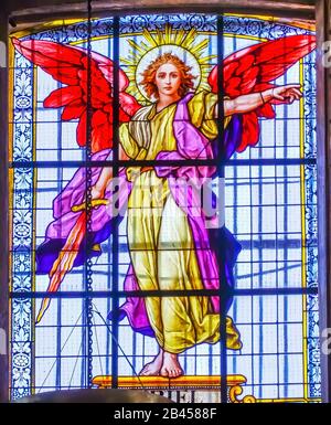 Colorato Arcangelo Uriel Vetrate Basilica Cattedrale Puebla Messico. Da 15 a 1600s. Foto Stock