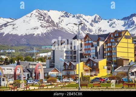 Ushuaia, la capitale della Provincia Tierra del Fuego, la città più meridionale del mondo, l'Argentina. Foto Stock