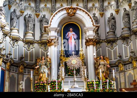 Basilica Altare Monstrance Gesù Painting La Compania Chiesa Puebla Messico. Chiesa gesuita costruita nel 1767. La monstranza contiene wafer consacrati, corpo di c Foto Stock