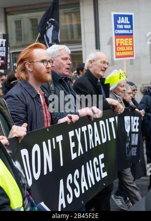 John Shipton, Kristinn Hrafnsson, Vivienne Westwood - non Estradare la marcia di Assange, per protesta dell'estradizione di WikiLeaks Julian Assange negli Stati Uniti. Foto Stock