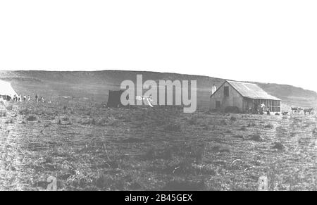 Mahatma Gandhi casa, Tolstoy Farm, Transvaal, Sud Africa, casa principale, tenda e outhouse, 1910, vecchio vintage 1900 immagine Foto Stock