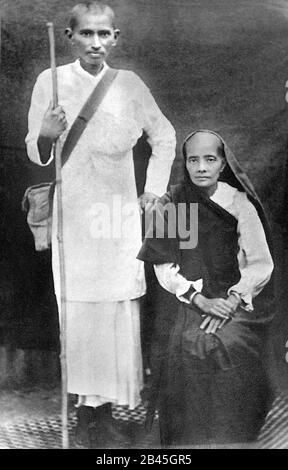 Mahatma Gandhi con sua moglie Kasturba durante la campagna satyagraha 1913 Foto Stock
