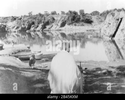 Mahatma Gandhi alle rocce di marmo, Jubbulporo, Jabalpur, Madhya Pradesh, India, Asia, febbraio 1941, vecchia immagine del 1900 d'annata Foto Stock