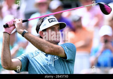 Orlando, Stati Uniti. 05th Mar, 2020. 5 marzo 2020 - Orlando, Florida, Stati Uniti - Bubba Watson degli Stati Uniti si infila sul primo buco durante il primo round del torneo di golf Arnold Palmer Invitational presso il Bay Hill Club & Lodge il 5 marzo 2020 a Orlando, Florida. Credit: Paul Hennessy/Alamy Live News Foto Stock