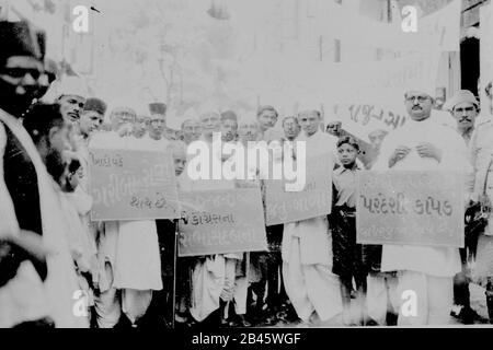 Boicottaggio abiti stranieri sale satyagraha mahatma Gandhi India maggio Asia 1930 Foto Stock