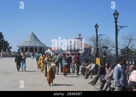 Mall Road, strada principale, viale pedonale, stazione collinare, Shimla, Himachal Pradesh, India, Asia Foto Stock
