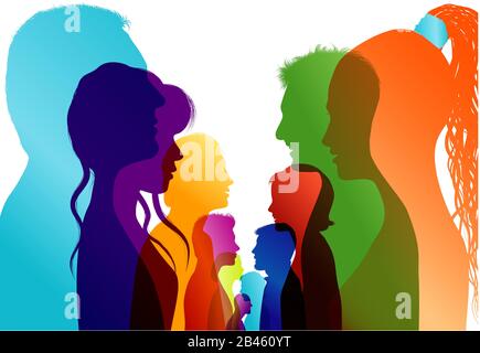 Gruppo di persone isolate con silhouette colorate che parlano. Comunicazione tra la folla. Dialogo profilo persone. Discussione o confronto tra amici Foto Stock