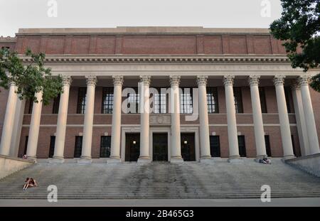 Bibliothek ´Harry Elkins Widener Memorial Library´, Havard Universitaet, Cambridge, Massachusetts, Stati Uniti / Universität Foto Stock