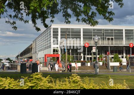 Wissenschaftsmuseum, ´MOntreal Science Centre´, King Edward Pier, Montreal, Quebec, Kanada Foto Stock