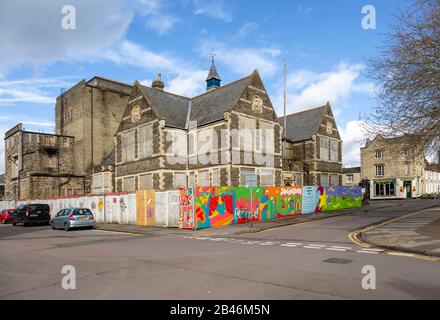 Derelict Mechanics Institute edificio nel Railway Village, Swindon, Wiltshire, Inghilterra, Regno Unito, risalente al 1855 Foto Stock