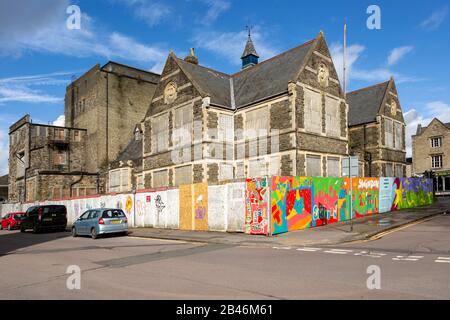 Derelict Mechanics Institute edificio nel Railway Village, Swindon, Wiltshire, Inghilterra, Regno Unito, risalente al 1855 Foto Stock