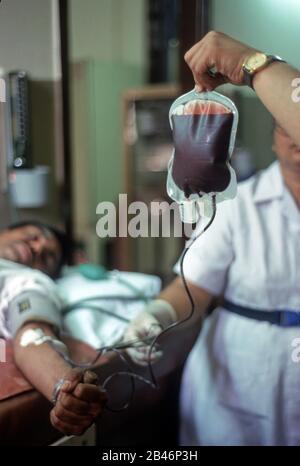 Blood Bank, donando sangue, Bombay, Mumbai, Maharashtra, India, Asia Foto Stock