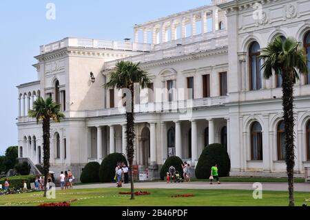 Yalta, Ucraina - 20.07.2011: Livadia Palace è stato un ritiro estivo dell'ultimo zar russo, Nicola II, e della sua famiglia a Livadiya, Crimea. Foto Stock