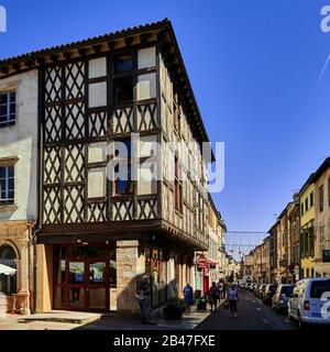 Francia , Tournus città, Bourgogne-Franche-Comté dipartimento, strada commerciale, le magnifiche case a graticcio risalgono ai secoli 16 ° e 17 °. Nella città vecchia, Foto Stock