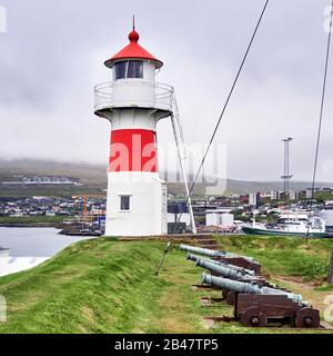 Europa, Danimarca, penisola di Tinganes , il faro di Skansin è una fortezza storica nel porto di Torshavn, la capitale delle Isole Faroe. Foto Stock