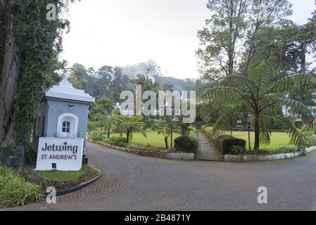 Nuwara Eliya, Sri Lanka: 20/03/2019: Facciata frontale dell'hotel di St Andrew in vecchio stile coloniale. Foto Stock