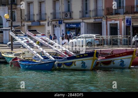 Sete, Francia - 01october 2014: Città sede in Francia, barche e canali che possono essere visti dalla maggior parte dei ristoranti della città Foto Stock