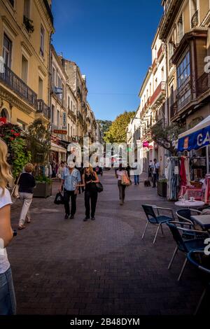 Sete, Francia - 01october 2014: Città sede in Francia, barche e canali che possono essere visti dalla maggior parte dei ristoranti della città Foto Stock