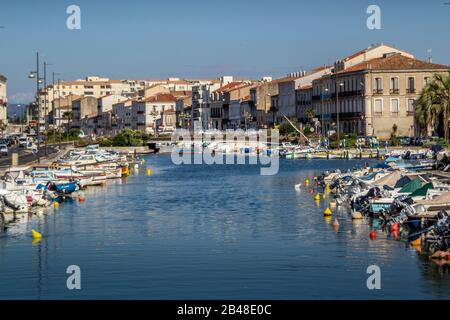 Sete, Francia - 01october 2014: Città sede in Francia, barche e canali che possono essere visti dalla maggior parte dei ristoranti della città Foto Stock