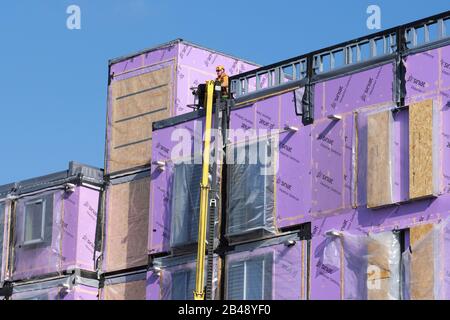 Unità modulari prefabbricate in fase di assemblaggio per l'alloggio degli studenti Per Hereford College of Arts a Hereford UK marzo 2020 Foto Stock