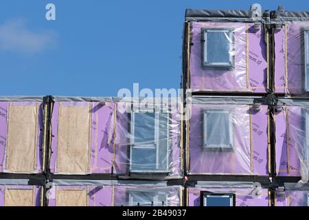 I baccelli prefabbricati modulari da costruzione vengono assemblati per gli studenti che vivono a Hereford UK marzo 2020 Foto Stock