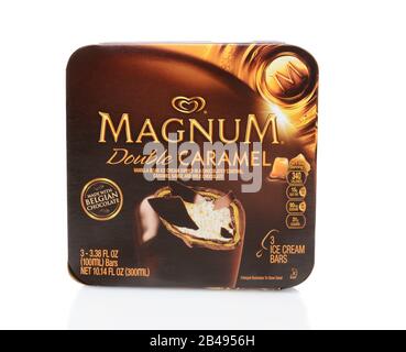 Irvine, CA - 15 SETTEMBRE 2014: Una scatola di Magnum Double Caramel Ice Cream Bar. Lanciato in Svezia nel 1989 come gelato di lusso per il Nogger cran Foto Stock